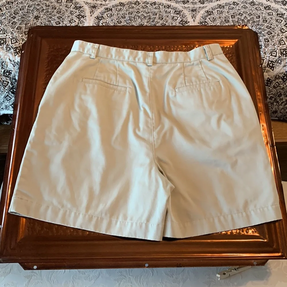 Liz Claiborne light khaki shorts Size 12